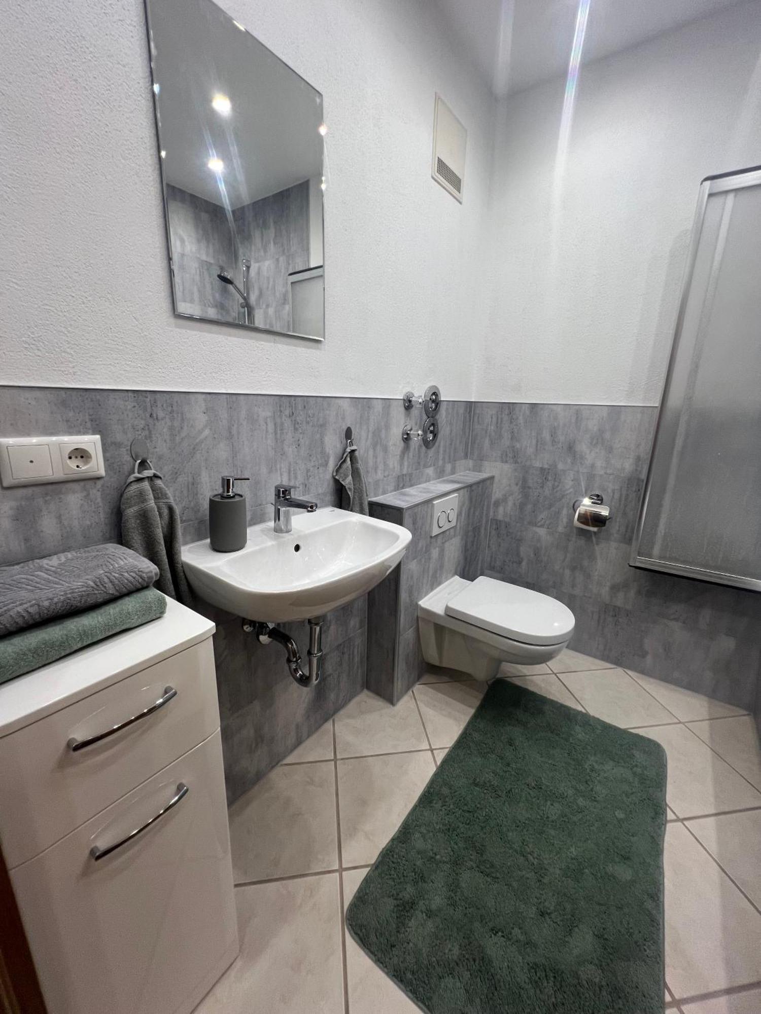 Palmen Apartment Direkt In Bad Aibling Eksteriør billede